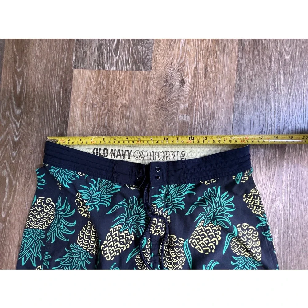 Old Navy Board Shorts Mens 32 Navy Blue Pineapple Print Excellent Tropical Swim